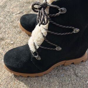 Sorel winter artic wedge boot lace up black suede gum bottom faux fur  9.5 size